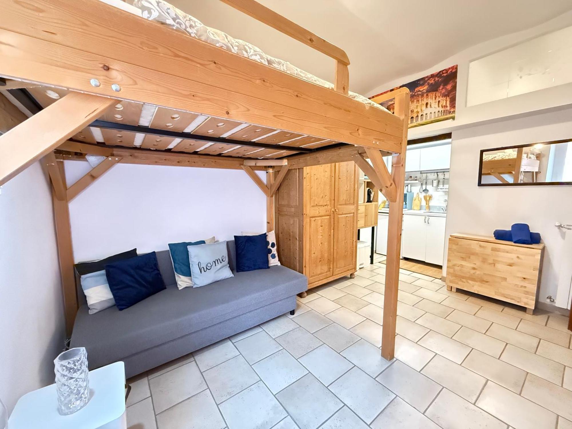 Apartment San Lorenzo , Near Termini Station Center V Rom