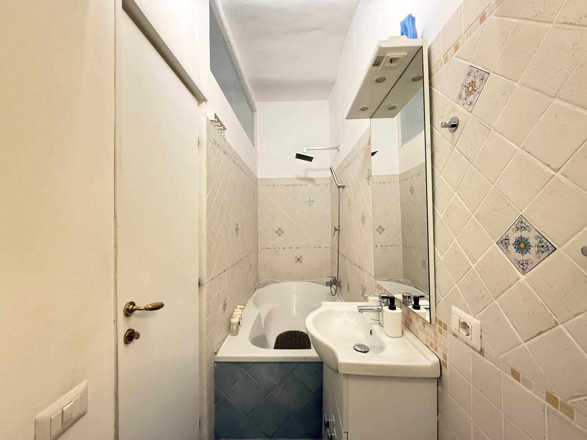 Apartment San Lorenzo , Near Termini Station Center V Rom